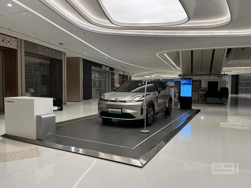 鄭州地臺出租廠家搭建了臨時車展的全套物料，讓您省心省力