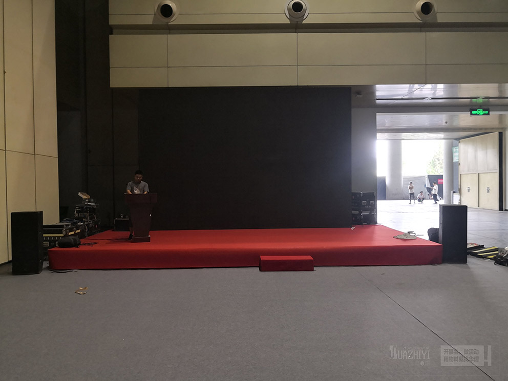 鄭州舞臺搭建不僅可以在室外使用，在展館內也是可以的