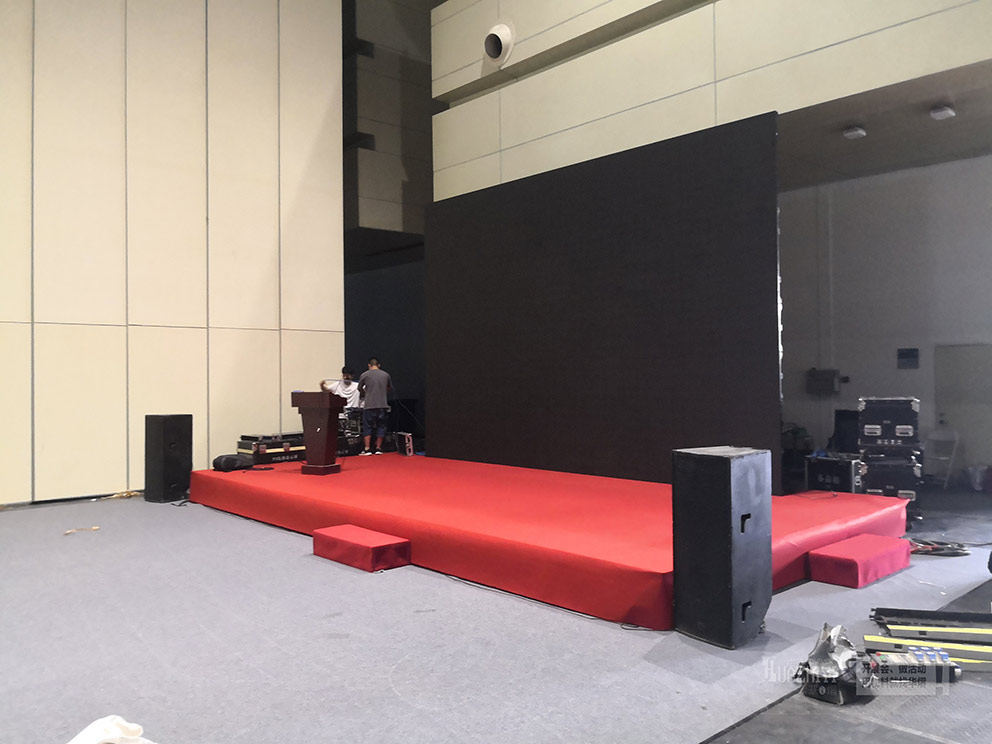 鄭州舞臺搭建不僅可以在室外使用，在展館內也是可以的