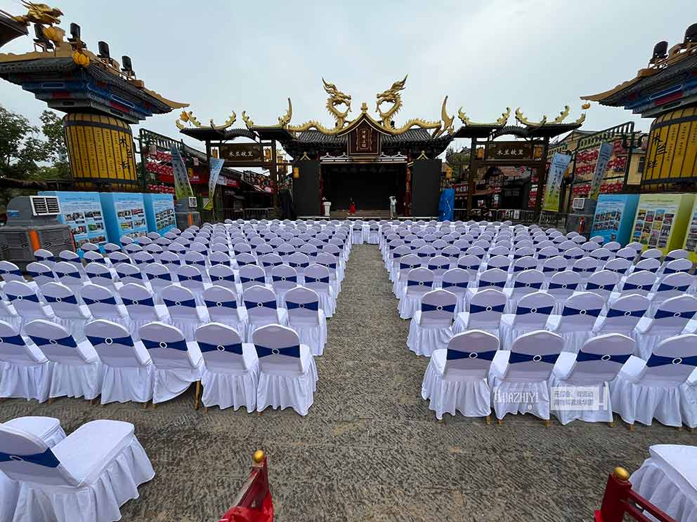 開封桌椅出租在陰雨天氣會對活動現(xiàn)場進(jìn)行保護(hù)