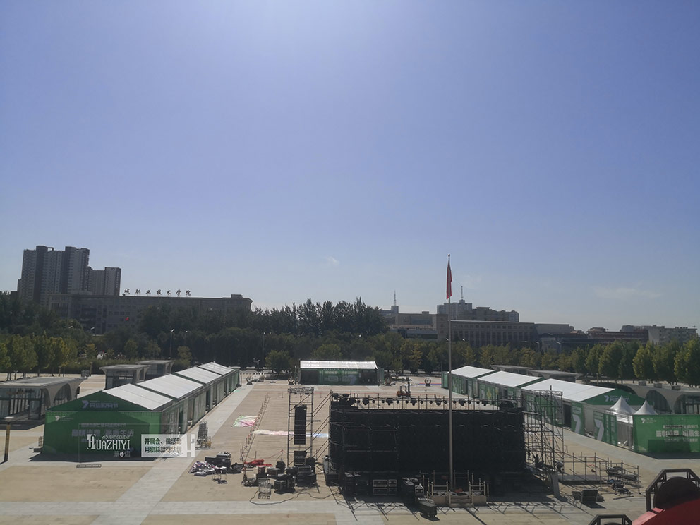 鄭州篷房出租搭建的尖頂篷房用在購物節很合適