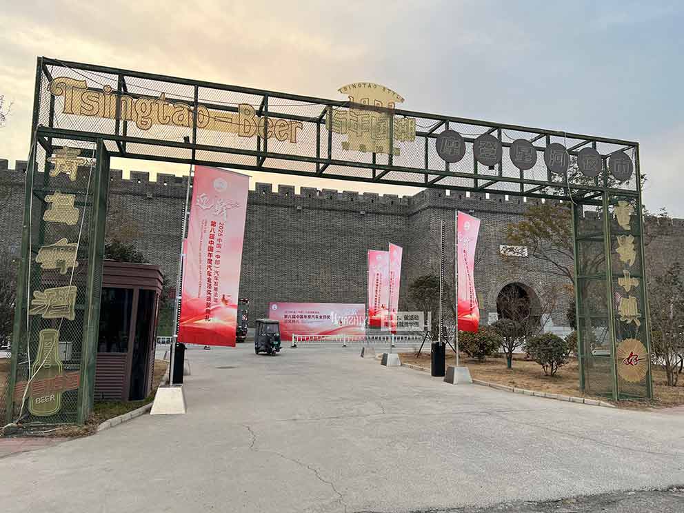 鄭州道旗出租定制畫(huà)面是什么材質(zhì)？