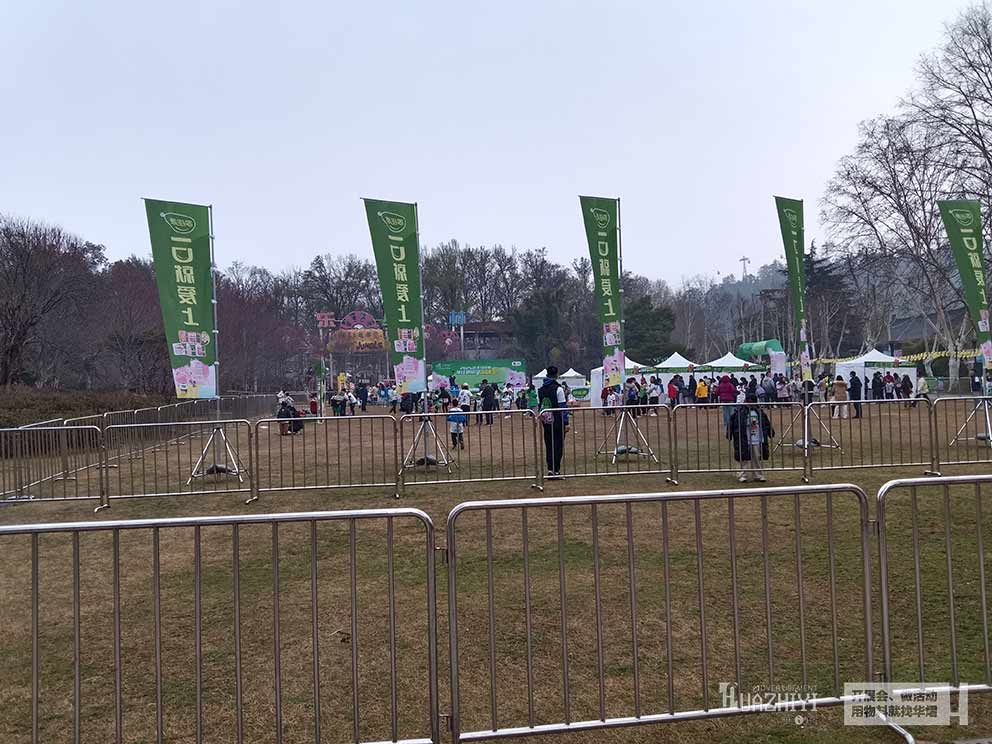 2025武漢馬拉松親子趣味跑活動(dòng)鐵馬護(hù)欄租賃由華熠公司布置