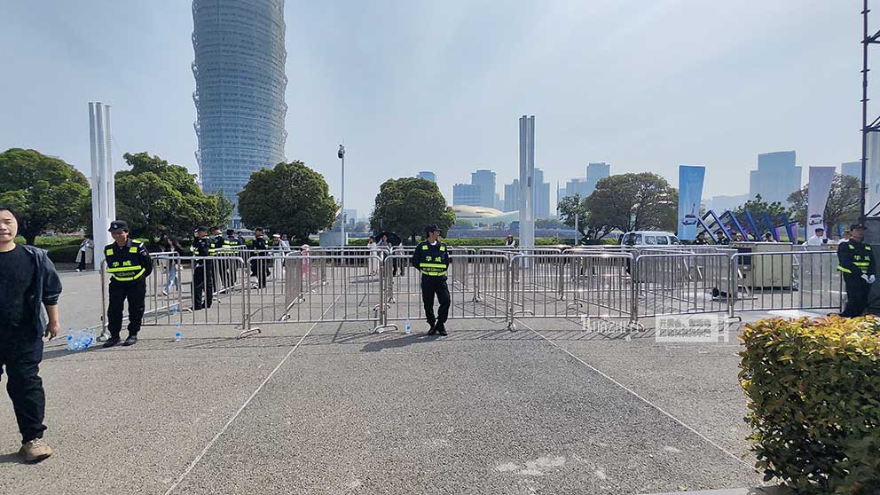 華熠鐵馬護欄租賃公司助力會展中心品牌發布會