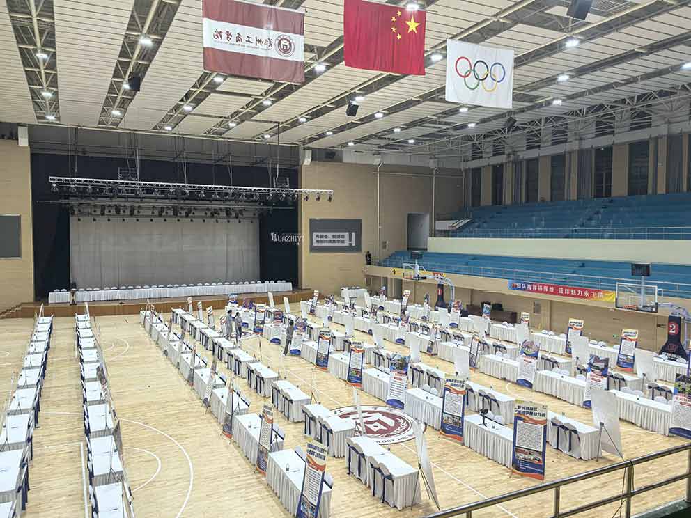 華熠桌椅租賃布場鄭州工商學院畢業實習與就業一體化啟動大會